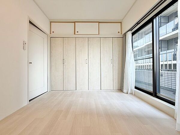過ぎ行く時間をゆったりと感じることができる落ち着いたお部屋。プライベートな時間を満喫できます。