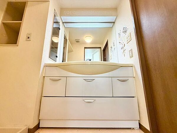 一日の始まりと終わりを心地よく演出してくれる、多彩な機能が備えられたパウダールーム。