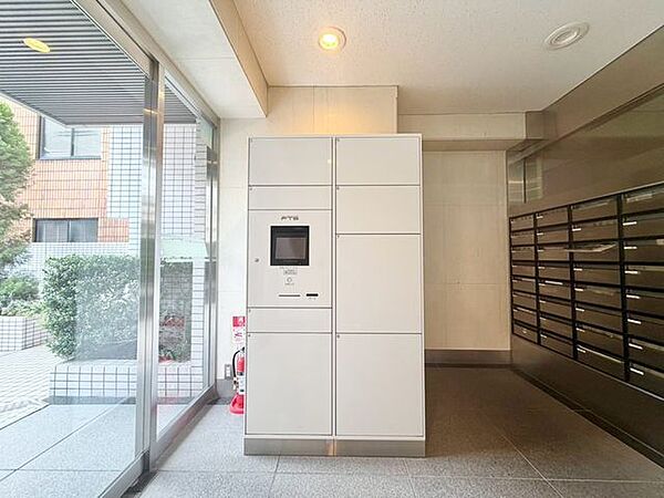 宅配ボックス有。お仕事やお出かけで荷物が受け取れない時も大変便利です。