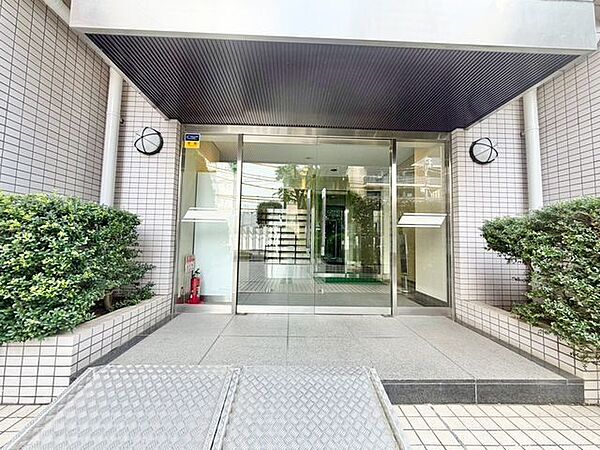 帰宅されるご家族や、訪れる方を優しく迎える・安らぎに満ちた生活空間を予感させてくれます。
