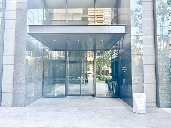 格調高いデザイン性を持つエントランスは、住む方のプライドを満たすクオリティ。