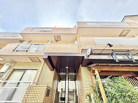 優雅な立ち姿のお住まいは多様なライフスタイルをサポートし、上質な時間をお過ごしいただけます。