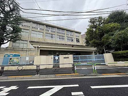 文京区立関口台町小学校 120m