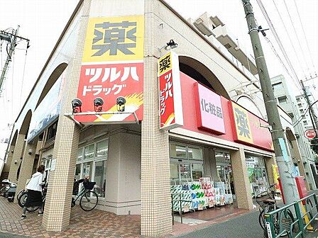 ツルハドラッグ柿の木坂店 240m