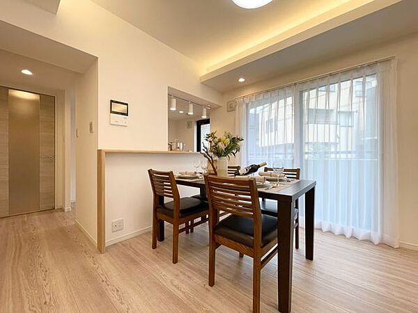 会話が弾むリビング、料理が愉しくなるキッチン。家は、ただ生活する場ではなく、暮らしを愉しく、快適に。