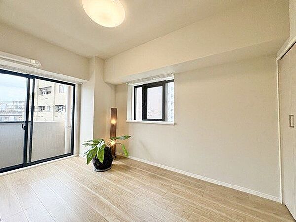 一日の疲れをいやしてくれる主寝室。時を忘れて過ごす場所として過ごせるお部屋。