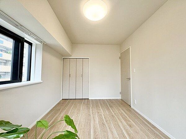 シンプル・イズ・ベストが基本。プレーンな空間を自分好みに。いつまでも快適に暮せる住まいへ。