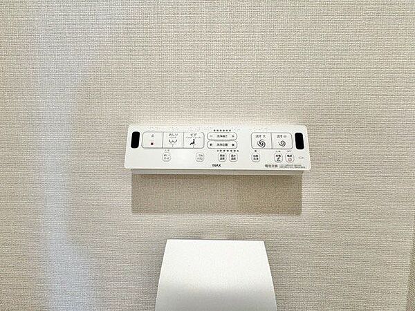 トイレのウォシュレットリモコン。充実の機能が備わっています。