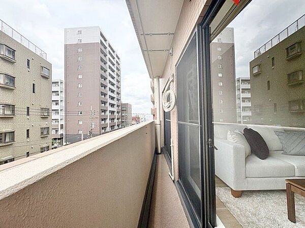 バルコニーからは開放感と爽やかな風を感じていただけると思います。