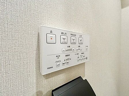 トイレのウォシュレットリモコン。充実の機能が備わっています。
