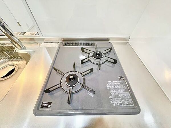 忙しいときでも一度にたくさんの料理が作れる2口コンロ。使い勝手の良さを考えました。