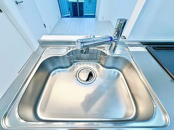 調理器具や食器類もゆったり洗えるシンクが嬉しいですね。