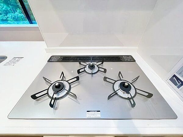 三口コンロで効率アップ。お料理の幅が広がります。
