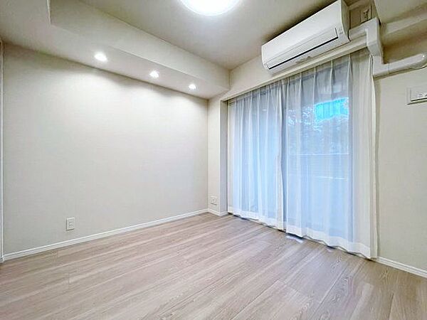 木のぬくもりを感じられる穏やかな空間。静かな環境でリラックスタイムを。