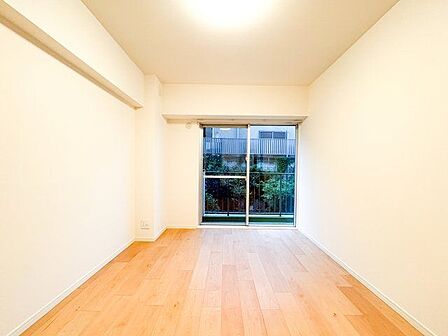 一日の疲れをいやしてくれる主寝室。時を忘れて過ごす場所として過ごせるお部屋。