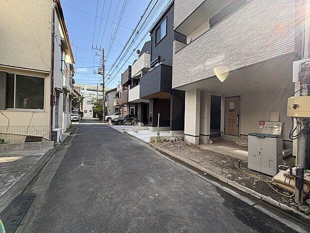 お住まい探しの中で是非チェックして頂きたいのが、前面道路の交通量と安全性、周辺の幹線道路の状況等です。