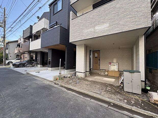 駐車スペースがあるので、家族みんなで過ごす週末もアクティブにお過ごしいただけます。