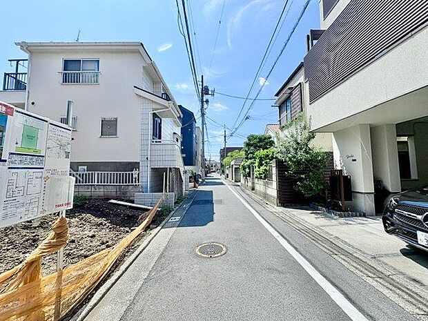 陽射しとともに、少しづつ装いを変える街の景観から、この街ならではの美しい風景とここから紡がれる物語。