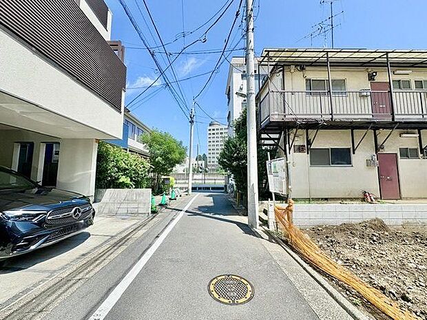 爽やかな青空の下に贅沢なほどに降り注ぐ陽光、豊かな居住性。クオリティが見事に調和した住空間。