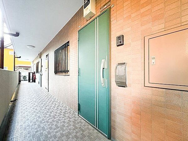 玄関はお家の顔としてすっきりとした素敵な空間に。印象のよい玄関は爽やかな住まいへの入り口です。