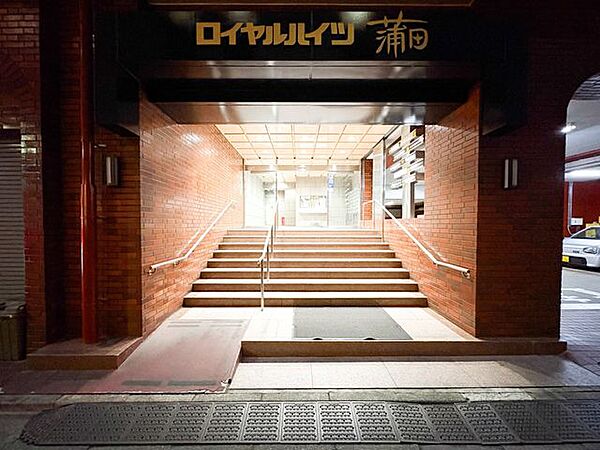 帰宅されるご家族や、訪れる方を優しく迎える・安らぎに満ちた生活空間を予感させてくれます。