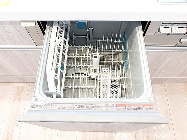 食器を洗っている間にお掃除など、様々なシーンで家事の時短に役立つビルトイン食洗機。