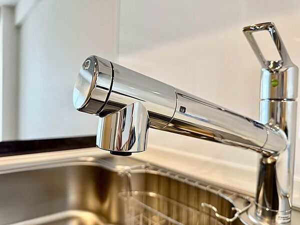 キレイなお水がいつでも安心して飲める浄水器付。