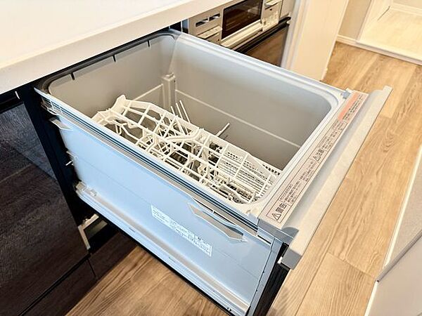 食器を洗っている間にお掃除など、様々なシーンで家事の時短に役立つビルトイン食洗機。