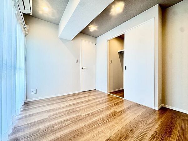 過ぎ行く時間をゆったりと感じることができる落ち着いたお部屋。プライベートな時間を満喫できます。