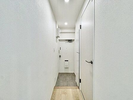 毎日出入りに使う玄関は外出する時は爽やかに、帰宅するときはホッとする落ち着いた空間へ。
