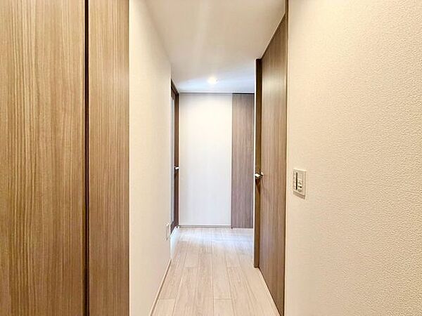 毎日出入りに使う玄関は外出する時は爽やかに、帰宅するときはホッとする落ち着いた空間へ。