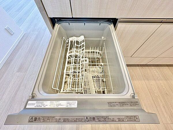 ビルトイン食洗機は、節水や節電機能も充実して家事の手助けをしてくれます。