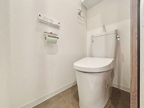 毎日使う場所だからこそ、使い勝手を考慮しました。白を基調に、飽きのこない空間に。