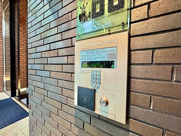 不審者から狙われにくく、侵入を防ぐ効果が期待できるオートロック完備です。