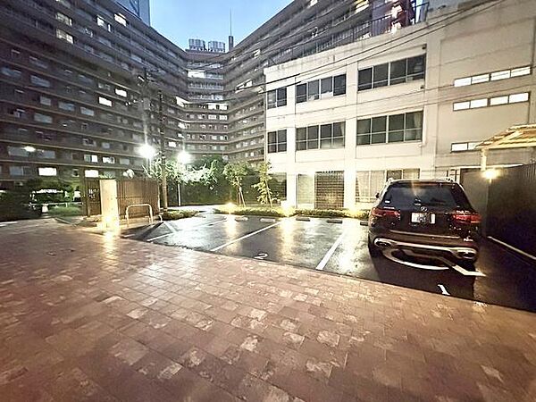 敷地内駐車場。