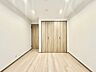 洋室：過ぎ行く時間をゆったりと感じることができる落ち着いたお部屋。静かな環境でリラックスタイムを。