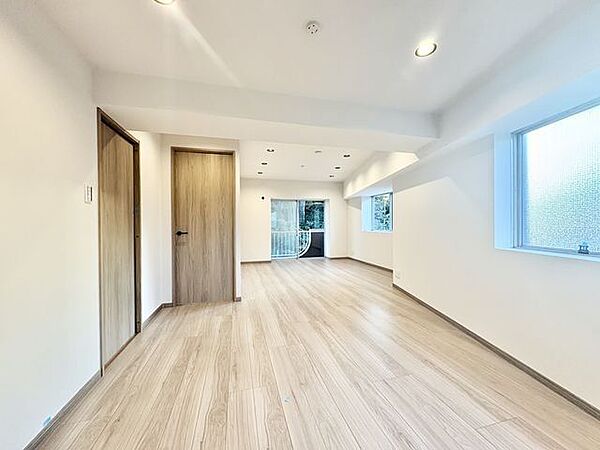 洗練された内装の住空間。伸びやかな空間のなかで、ゆったりとしたひとときを過ごせます。