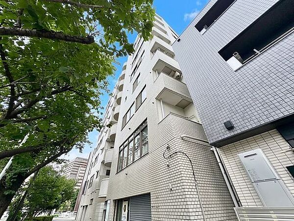 陽射しとともに、少しづつ装いを変える街の景観から、この街ならではの美しい風景とここから紡がれる物語。