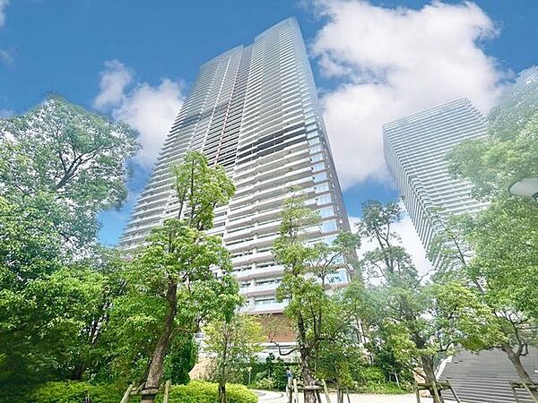 それぞれが思い描く理想の「ライフスタイル」や「ライフステージ」を実現するために。（空の加工を生成AIで行っています）