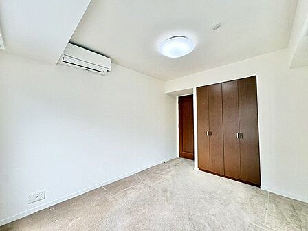 過ぎ行く時間をゆったりと感じることができる落ち着いたお部屋。プライベートな時間を満喫できます。