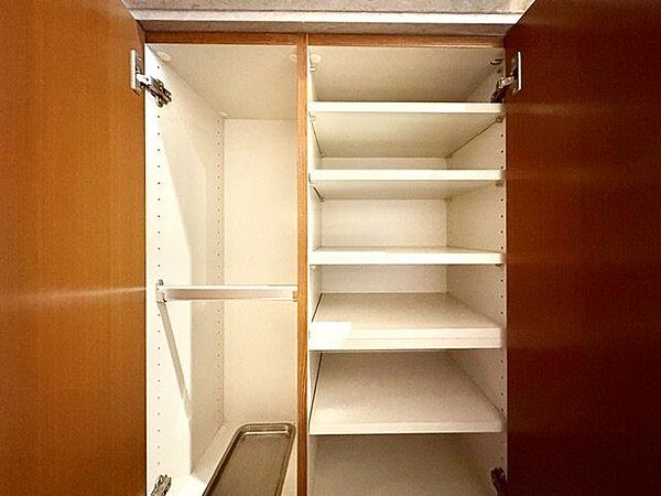 玄関横に収納を設けてあります。たくさんの靴を収納することが出来ます。
