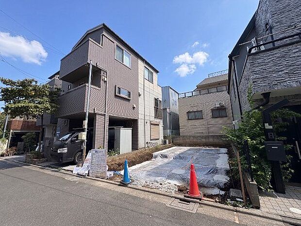 穏やかな住環境と充実の生活利便性を備えたこの地で誇りに思える住まいを実現。(空の加工を生成AIで行っています)
