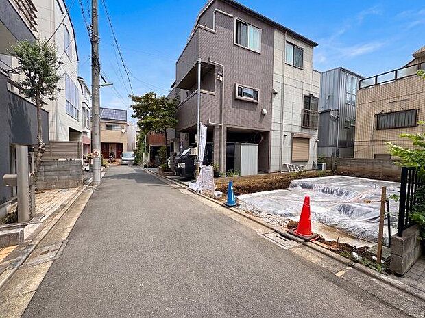 豊かな自然と多彩な生活利便施設が融合した環境。快適な家族の日々を叶えるための舞台が広がっています。(空の加工を生成AIで行っています)