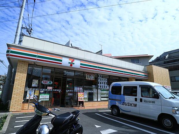 セブンイレブン世田谷駒沢公園通り店 99m