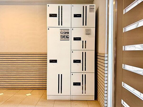 宅配ボックス有。お仕事やお出かけで荷物が受け取れない時も大変便利です。