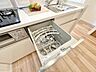 キッチン：ビルトイン食洗機は作業台が広く使え、見た目もスッキリ。節水や節電も充実して家事の手助けをしてくれます。