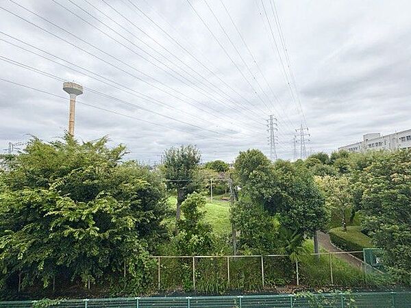 バルコニーからは開放感と爽やかな風を感じていただけると思います。