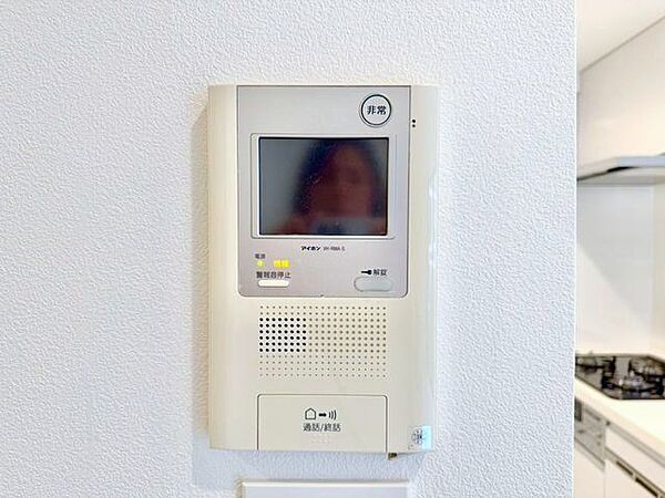 「見える安心」をカタチに。来訪者の確認ができるモニター付インターホン完備。