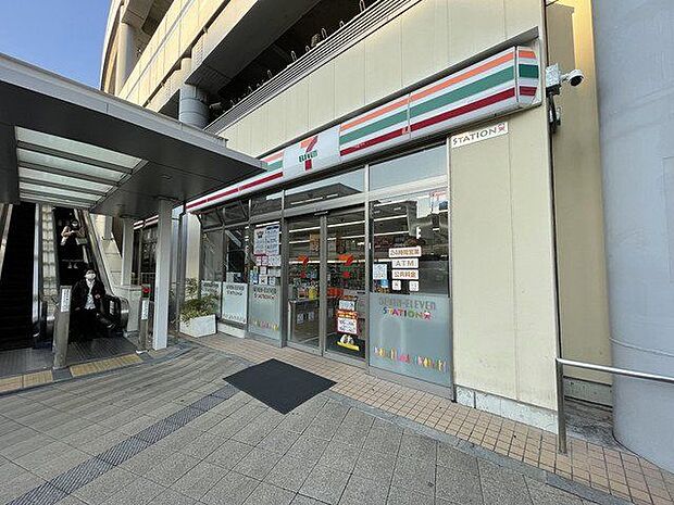 セブンイレブン京急ST蒲田東口駅前広場店 400m
