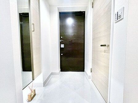 毎日の行き帰りで使う大事な玄関は、清潔感があり、明るく迎えてくれます。